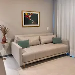 Apartamento moderno à poucas quadras da Av Beira Mar