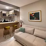 Apartamento Moderno à Poucas Quadras Da Av Beira Mar