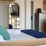 Apartamento Moderno à Poucas Quadras Da Av Beira Mar